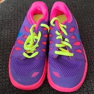 Never worn!! Girls Nike sneakers!